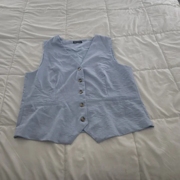 💚 2/$12 or 3/$17  PrettyGarden Light Blue Vest & Shorts Set - Picture 6 of 10